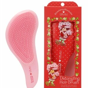 Strawberry Shortcake x Celavi Detangling Hair Brush